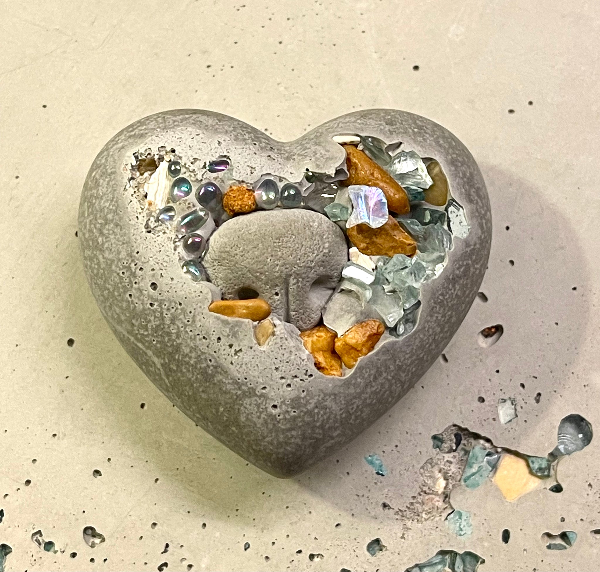 Cement Boop Heart Stone