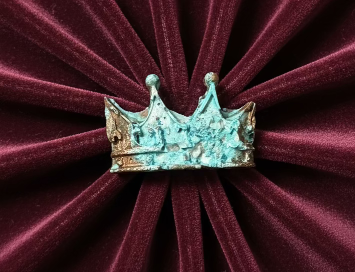 Patina Crown Magnet