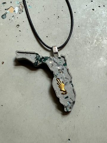 Little Florida Necklace - Prayer Hands