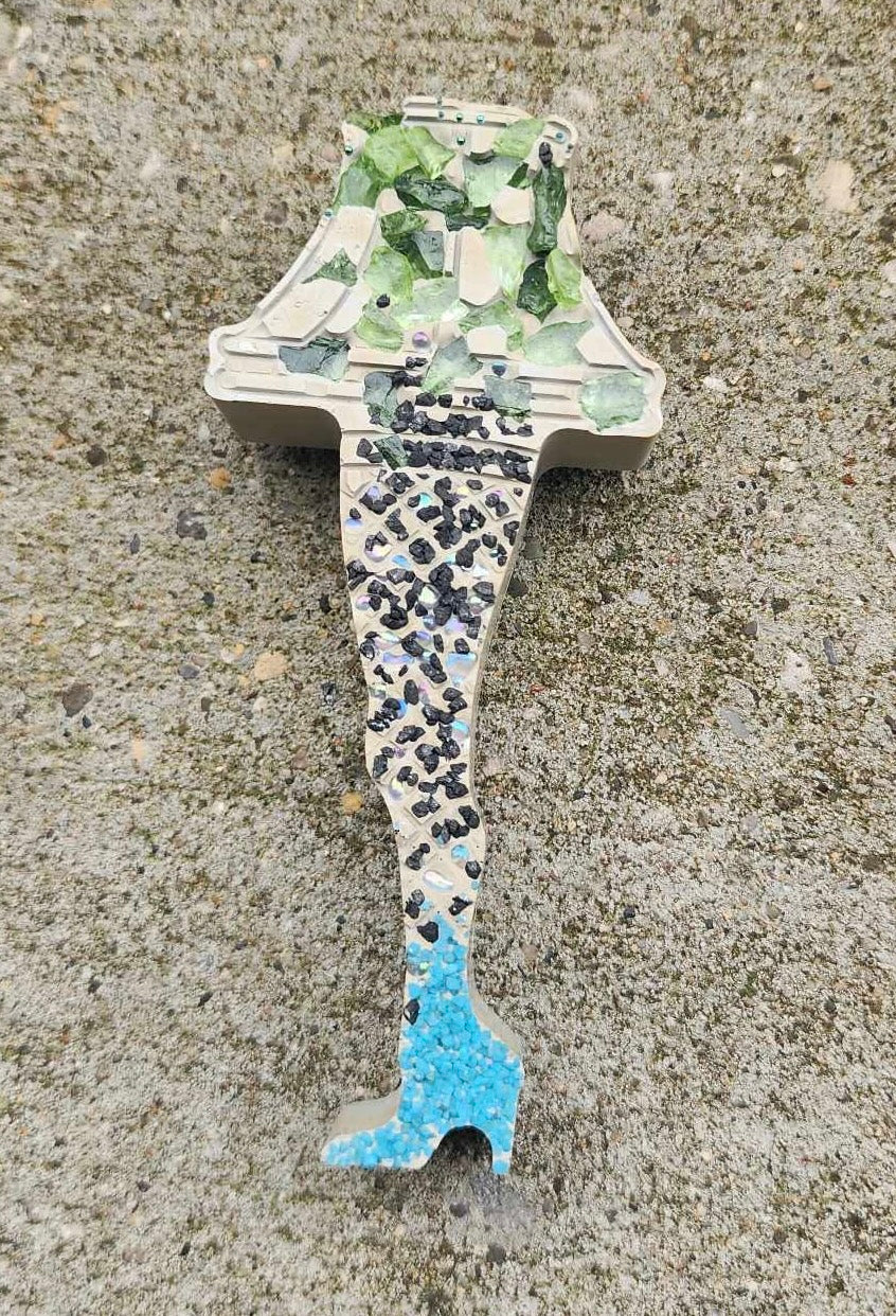 Cement Leg Lamp Magnet