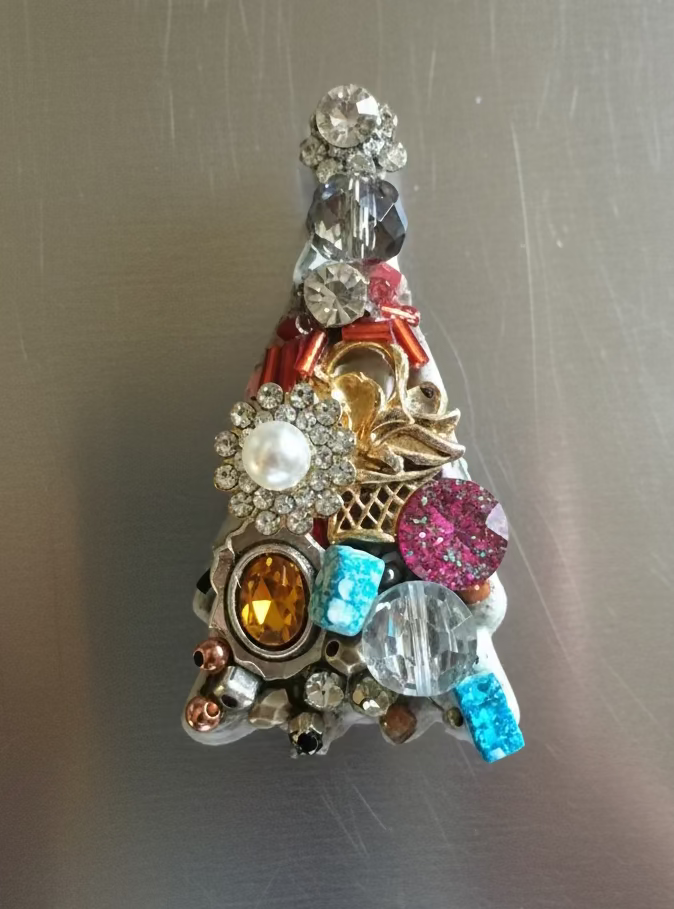 Mini Jewelry Tree Magnet