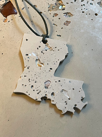 LOUISIANA Cement Ornament