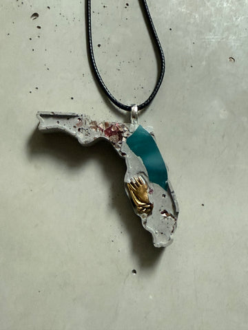 Little Florida Necklace - Prayer Hands