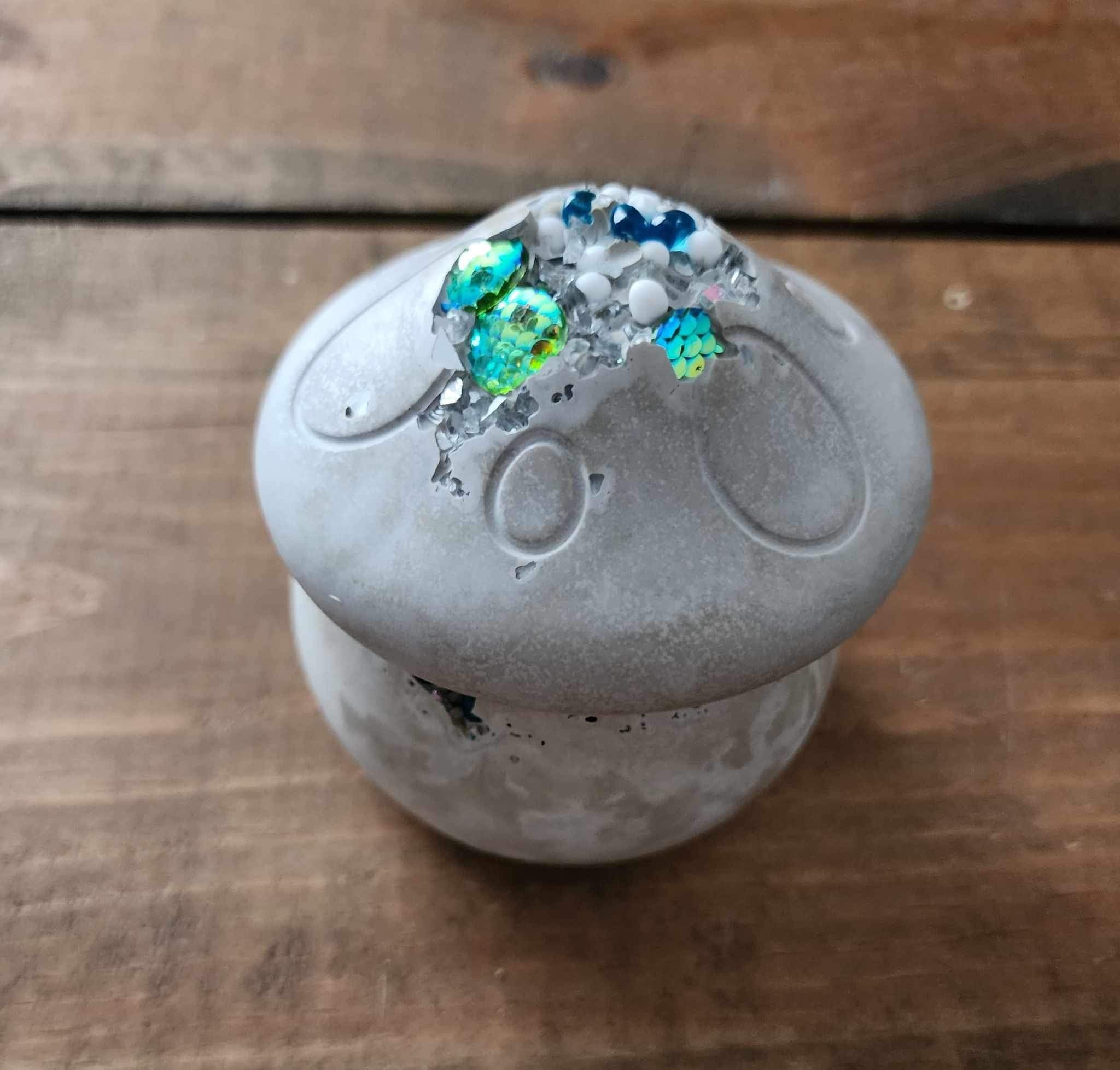 Cement Mushroom Jar with Lid