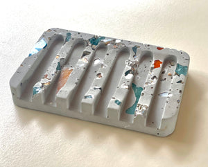 Concrete Self-Draining Soap Dish